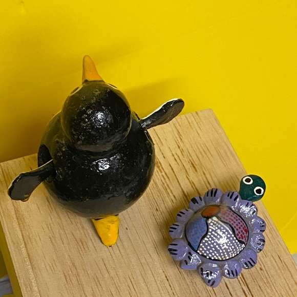 Wooden penguin and turtle figure Moving Head Shake Shaped - Picture 7 of 9